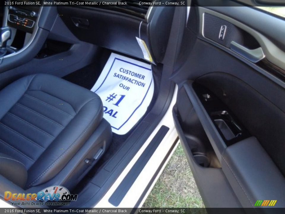 2016 Ford Fusion SE White Platinum Tri-Coat Metallic / Charcoal Black Photo #18