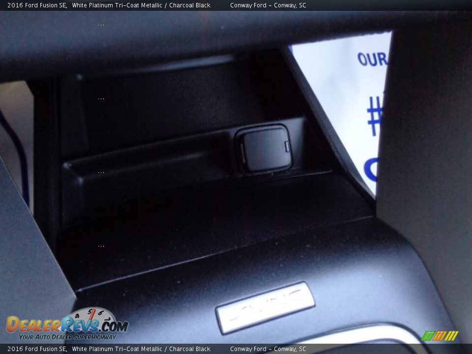 2016 Ford Fusion SE White Platinum Tri-Coat Metallic / Charcoal Black Photo #25