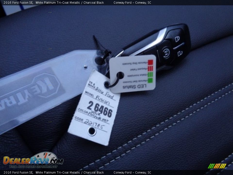 2016 Ford Fusion SE White Platinum Tri-Coat Metallic / Charcoal Black Photo #34