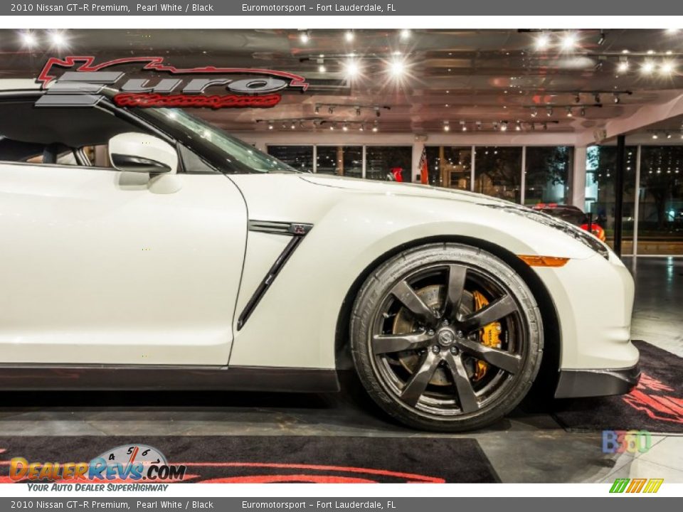 2010 Nissan GT-R Premium Pearl White / Black Photo #23
