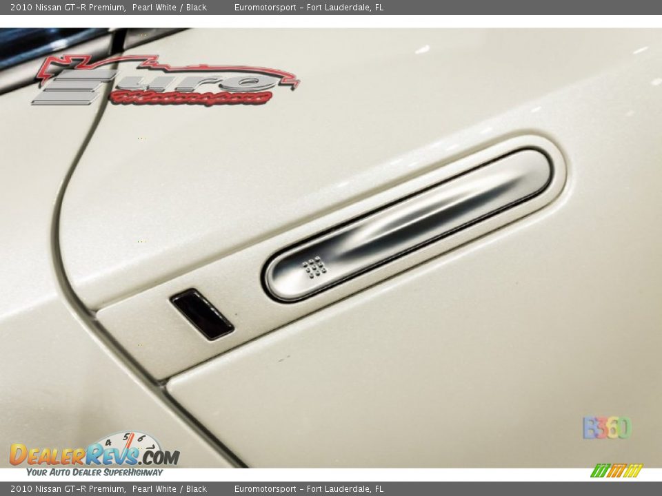 2010 Nissan GT-R Premium Pearl White / Black Photo #31