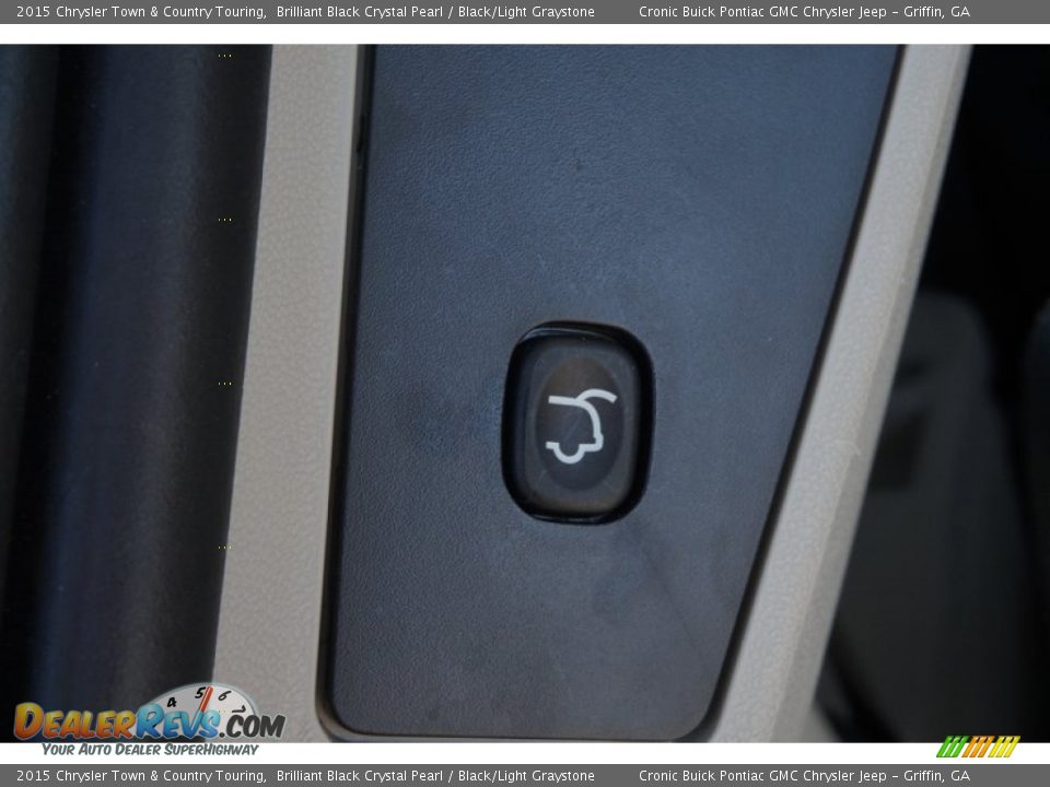2015 Chrysler Town & Country Touring Brilliant Black Crystal Pearl / Black/Light Graystone Photo #16