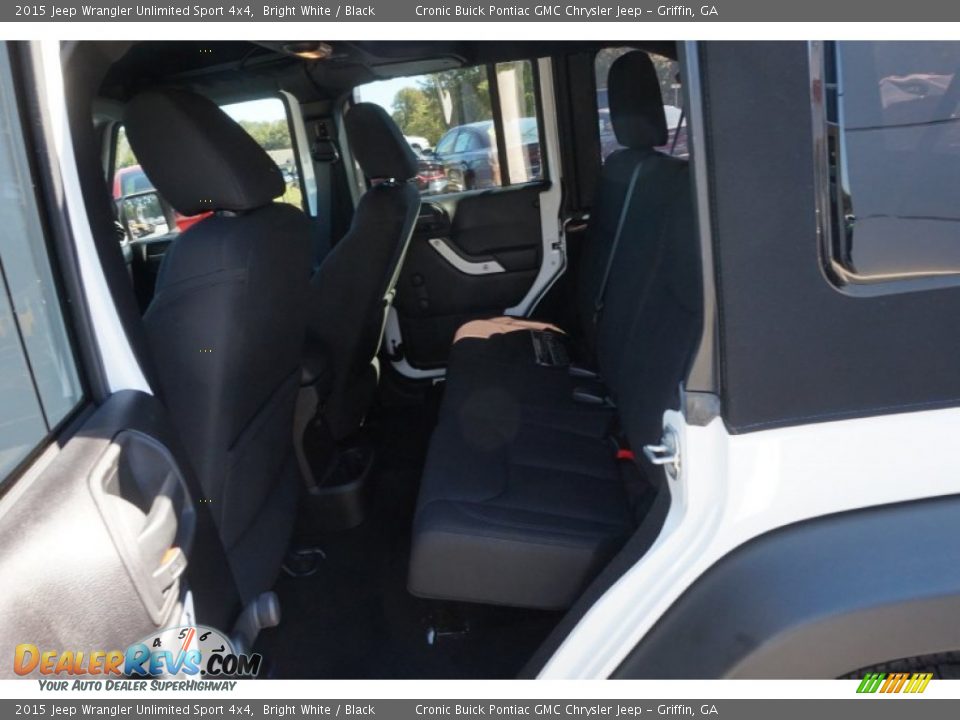 2015 Jeep Wrangler Unlimited Sport 4x4 Bright White / Black Photo #13