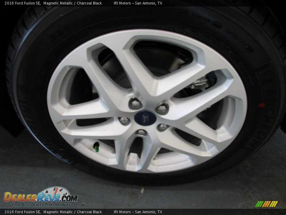 2016 Ford Fusion SE Magnetic Metallic / Charcoal Black Photo #4