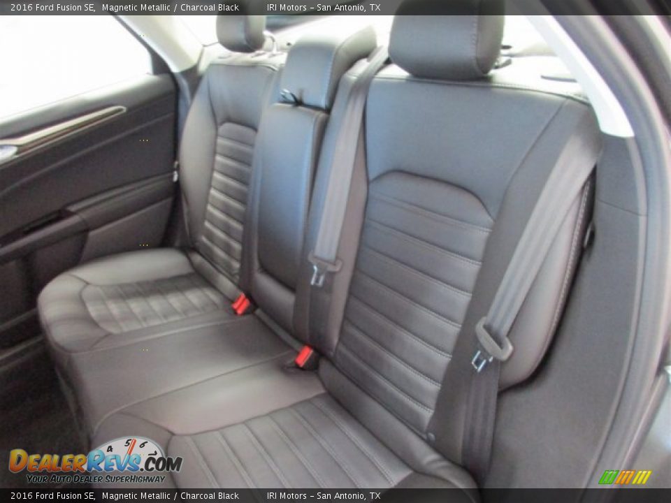 2016 Ford Fusion SE Magnetic Metallic / Charcoal Black Photo #10