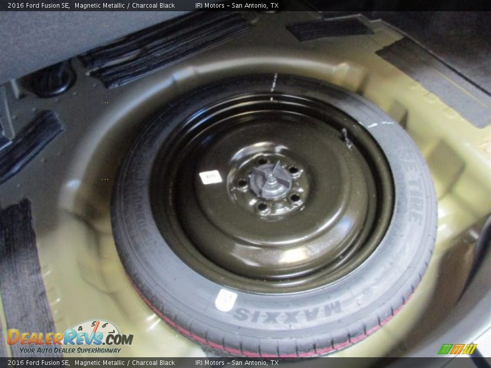 2016 Ford Fusion SE Magnetic Metallic / Charcoal Black Photo #13