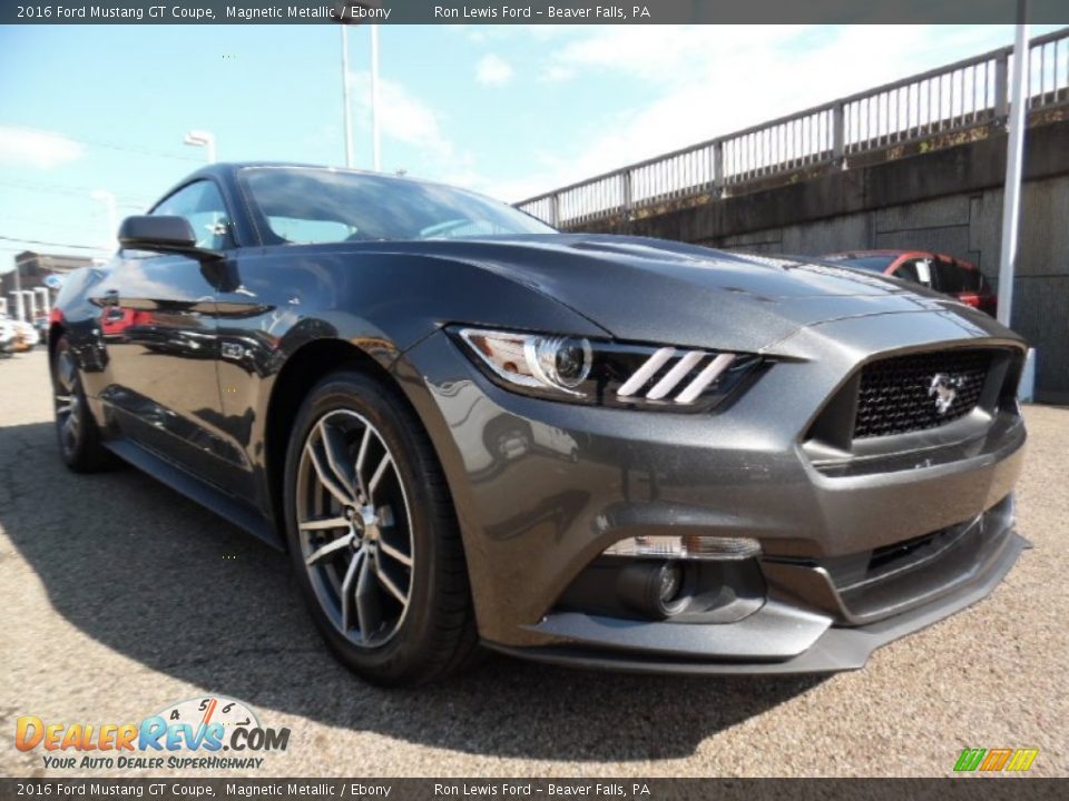 Front 3/4 View of 2016 Ford Mustang GT Coupe Photo #8