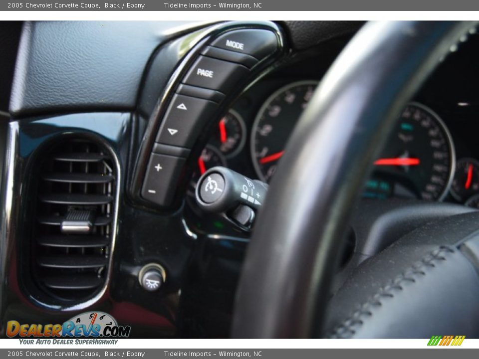 Controls of 2005 Chevrolet Corvette Coupe Photo #17