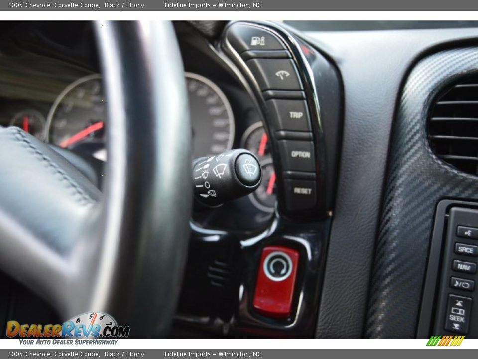 Controls of 2005 Chevrolet Corvette Coupe Photo #18