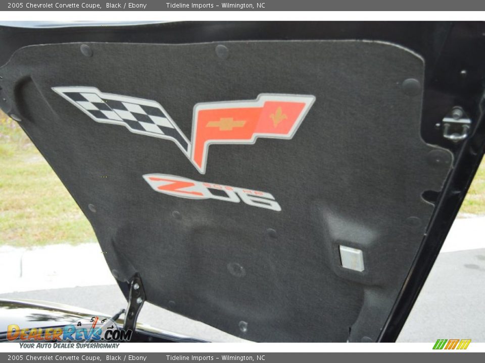 2005 Chevrolet Corvette Coupe Black / Ebony Photo #35
