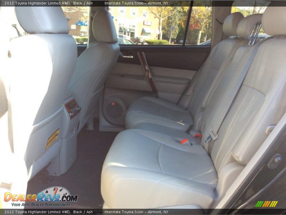 2013 Toyota Highlander Limited 4WD Black / Ash Photo #17