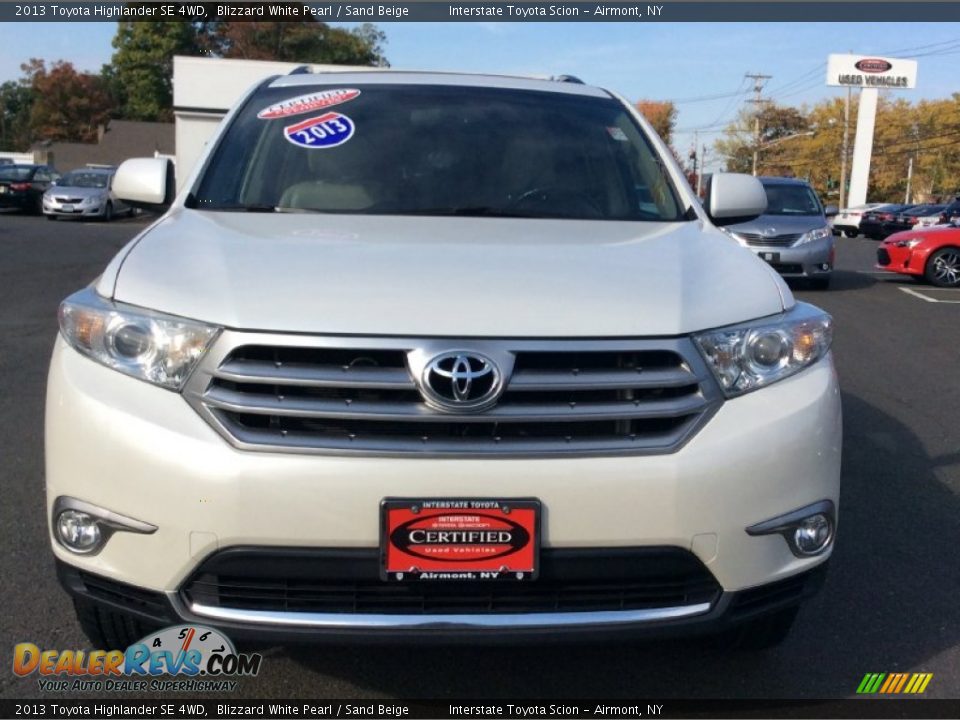 2013 Toyota Highlander SE 4WD Blizzard White Pearl / Sand Beige Photo #2