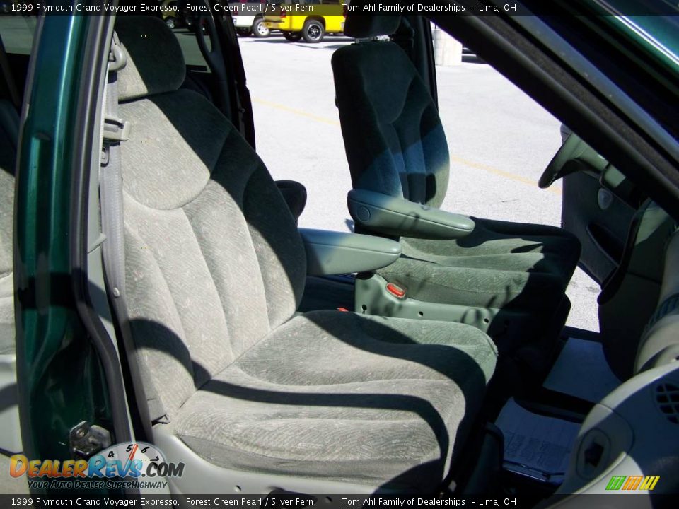1999 Plymouth Grand Voyager Expresso Forest Green Pearl / Silver Fern Photo #10