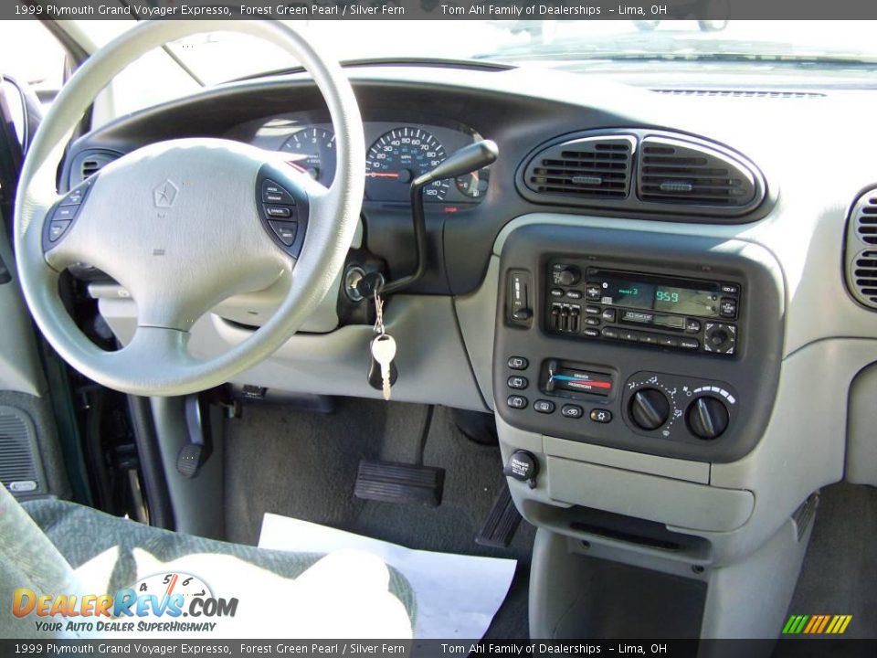 1999 Plymouth Grand Voyager Expresso Forest Green Pearl / Silver Fern Photo #12
