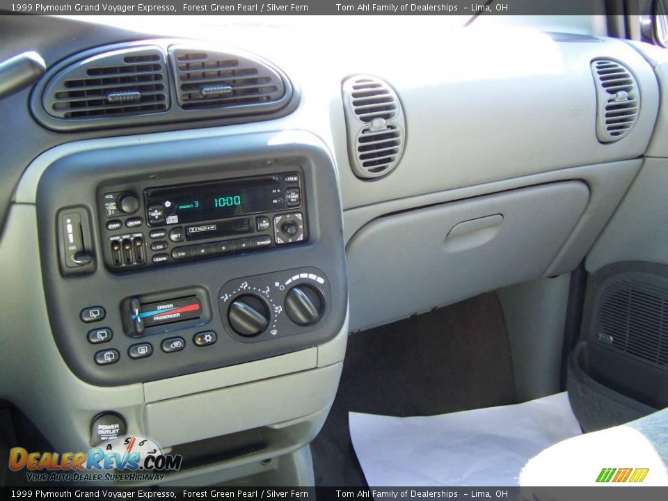1999 Plymouth Grand Voyager Expresso Forest Green Pearl / Silver Fern Photo #16