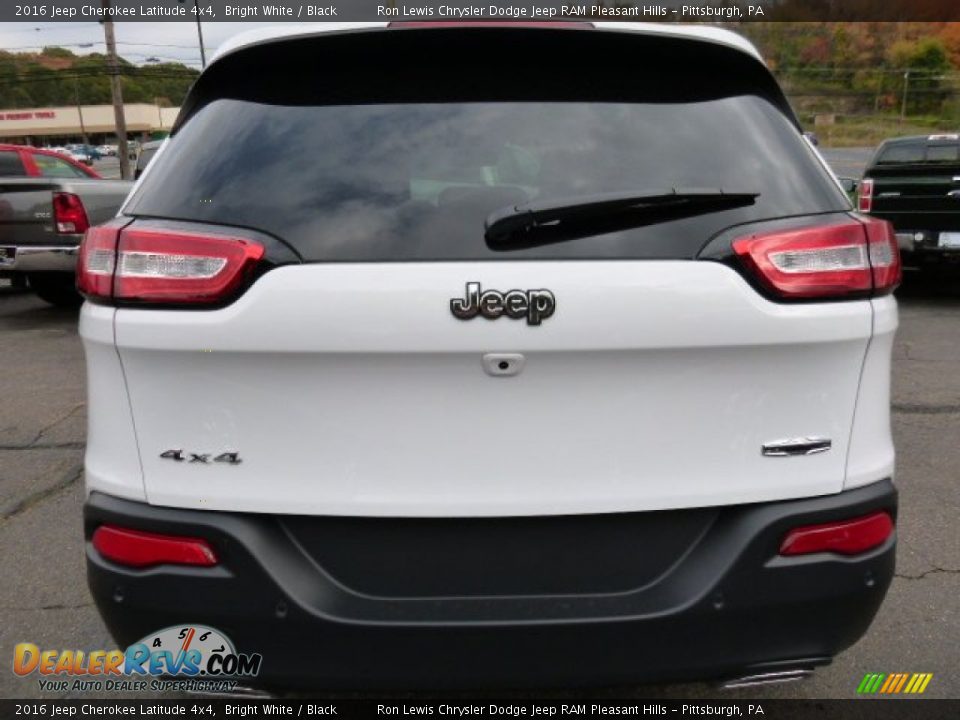 2016 Jeep Cherokee Latitude 4x4 Bright White / Black Photo #4