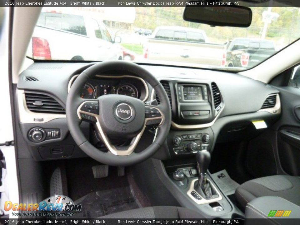 2016 Jeep Cherokee Latitude 4x4 Bright White / Black Photo #12