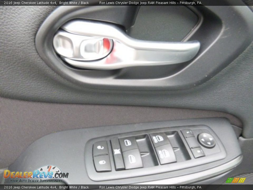 2016 Jeep Cherokee Latitude 4x4 Bright White / Black Photo #13