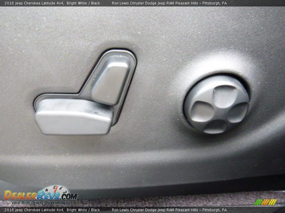 2016 Jeep Cherokee Latitude 4x4 Bright White / Black Photo #14