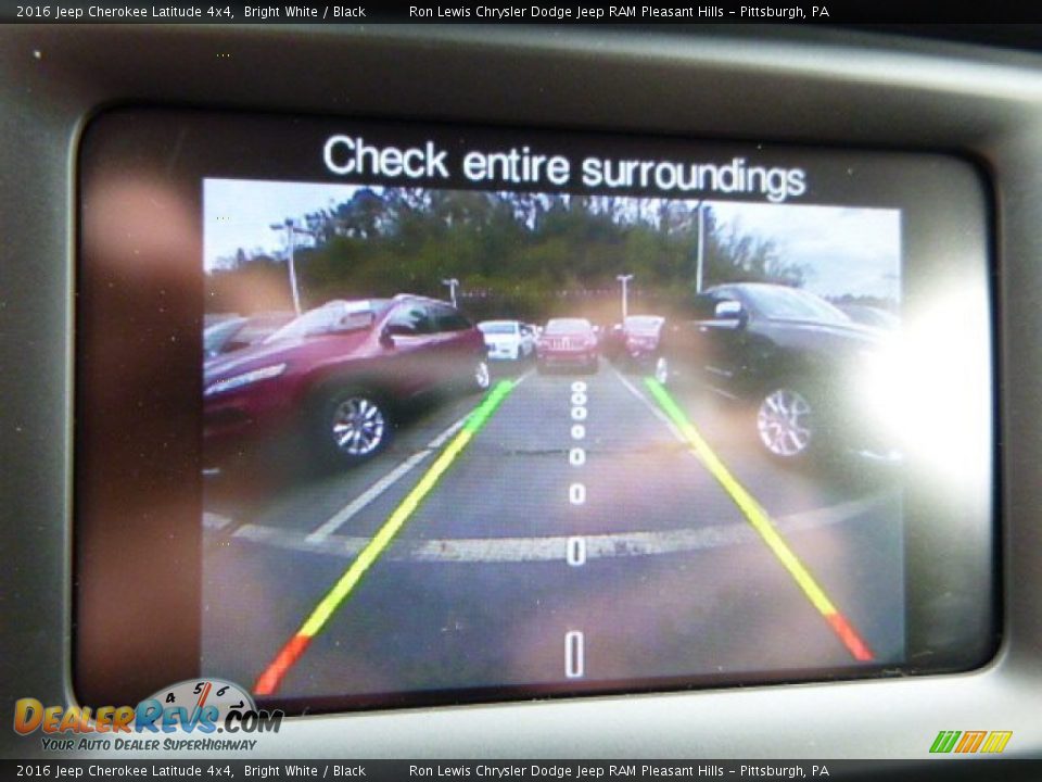 2016 Jeep Cherokee Latitude 4x4 Bright White / Black Photo #16