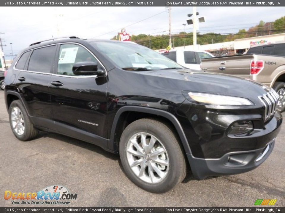 Front 3/4 View of 2016 Jeep Cherokee Limited 4x4 Photo #5