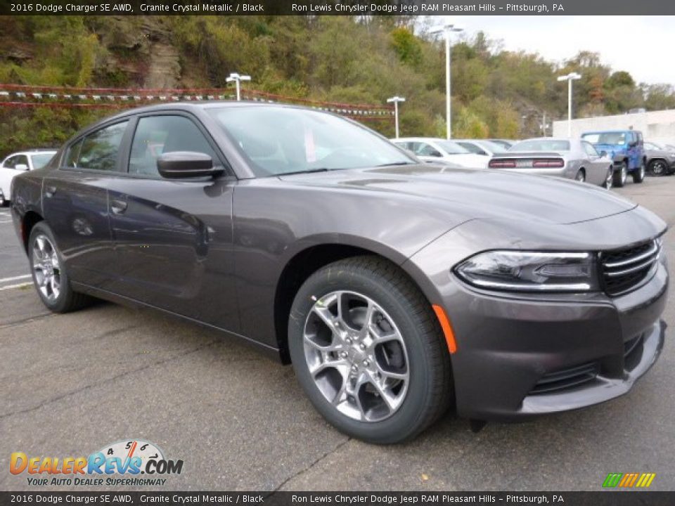 Front 3/4 View of 2016 Dodge Charger SE AWD Photo #7