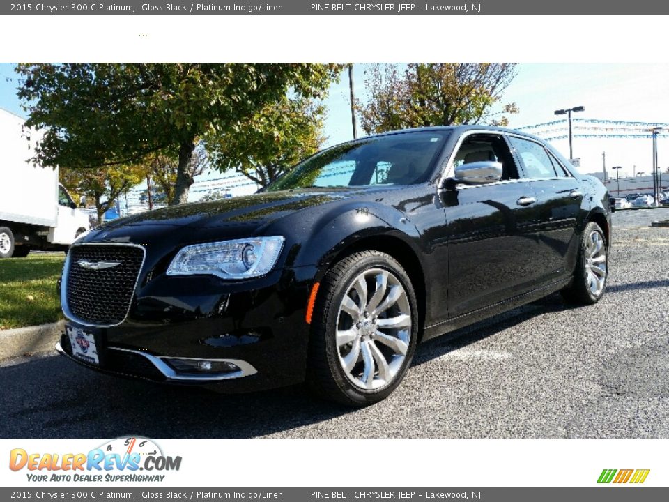 Front 3/4 View of 2015 Chrysler 300 C Platinum Photo #1