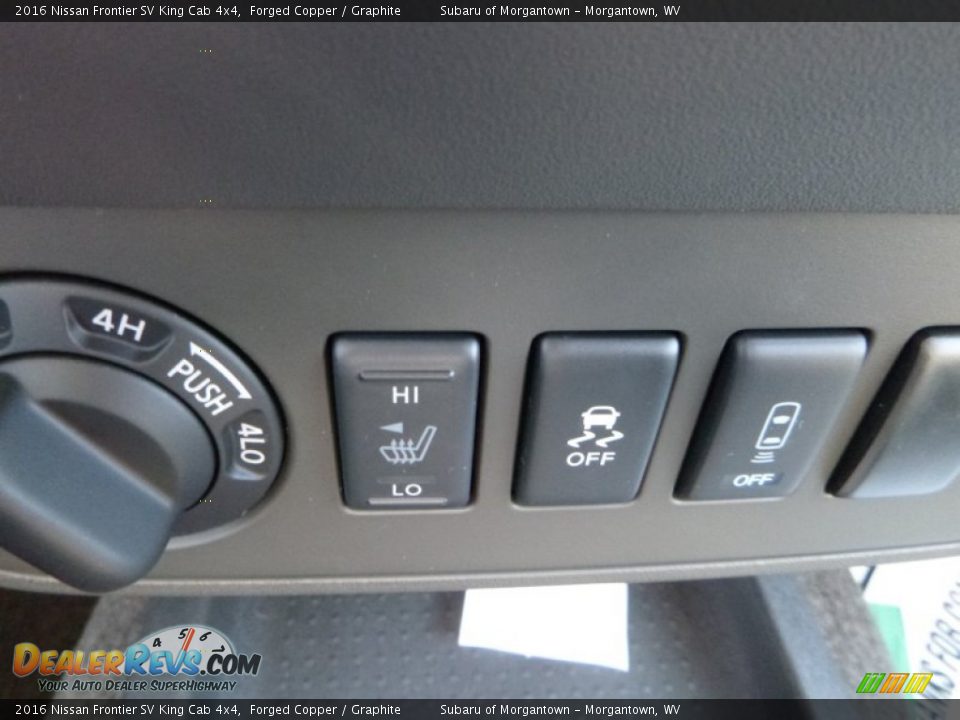 Controls of 2016 Nissan Frontier SV King Cab 4x4 Photo #16