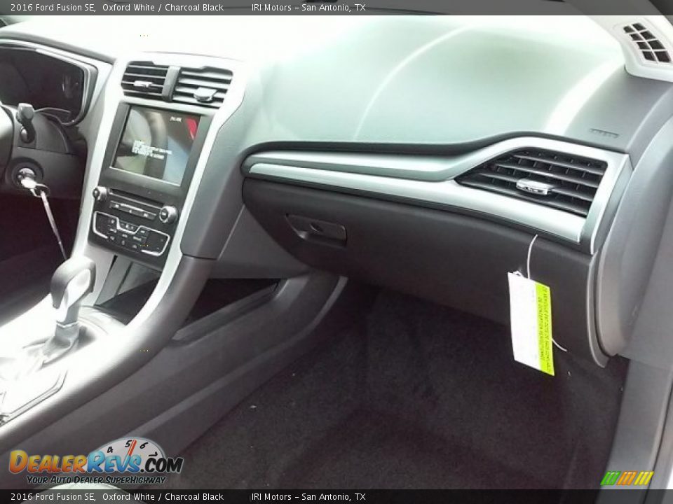2016 Ford Fusion SE Oxford White / Charcoal Black Photo #25