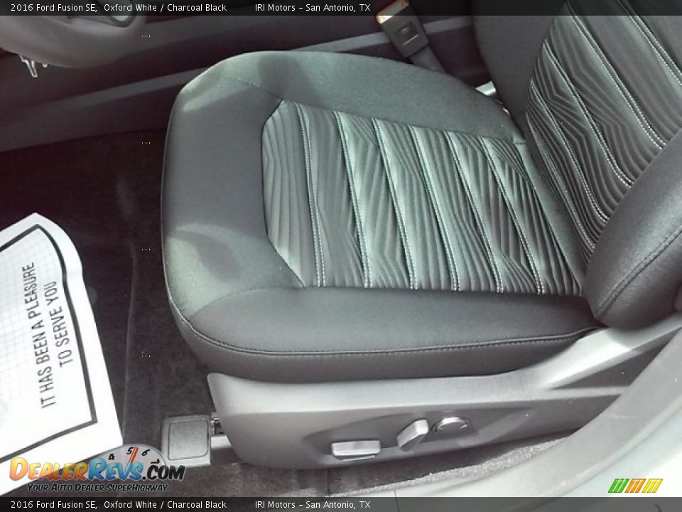 2016 Ford Fusion SE Oxford White / Charcoal Black Photo #28