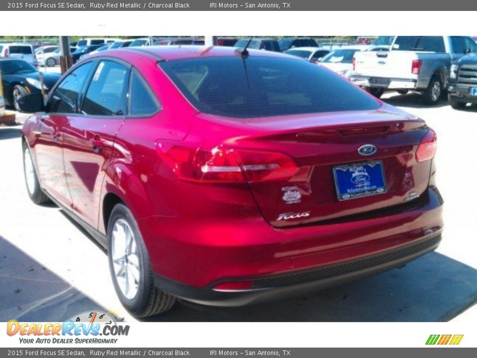 2015 Ford Focus SE Sedan Ruby Red Metallic / Charcoal Black Photo #10