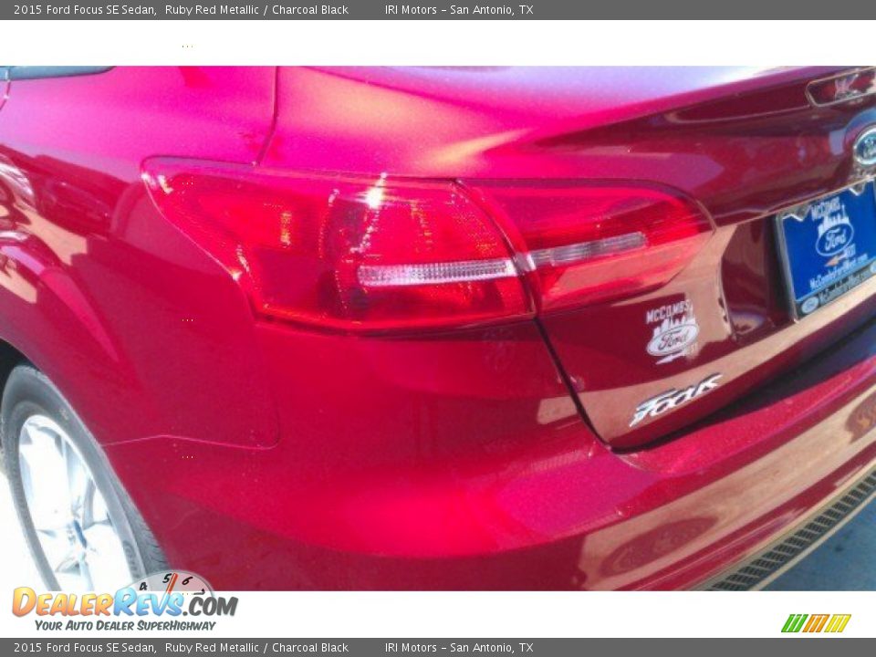 2015 Ford Focus SE Sedan Ruby Red Metallic / Charcoal Black Photo #11