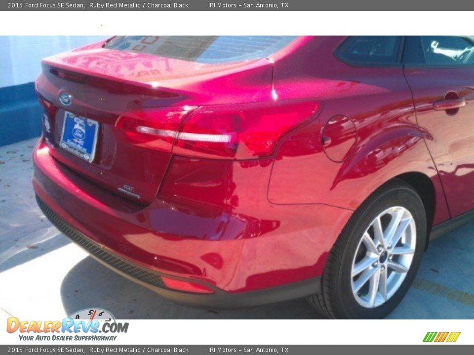 2015 Ford Focus SE Sedan Ruby Red Metallic / Charcoal Black Photo #13