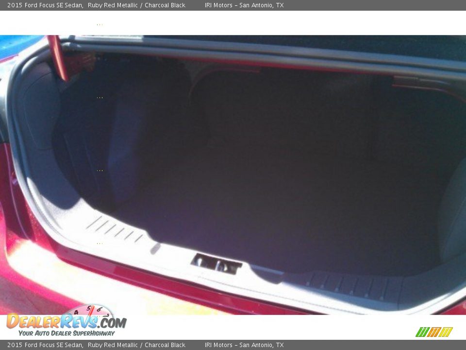 2015 Ford Focus SE Sedan Ruby Red Metallic / Charcoal Black Photo #16