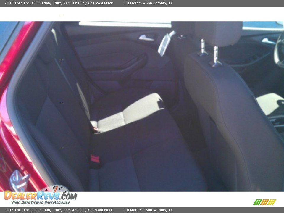 2015 Ford Focus SE Sedan Ruby Red Metallic / Charcoal Black Photo #17
