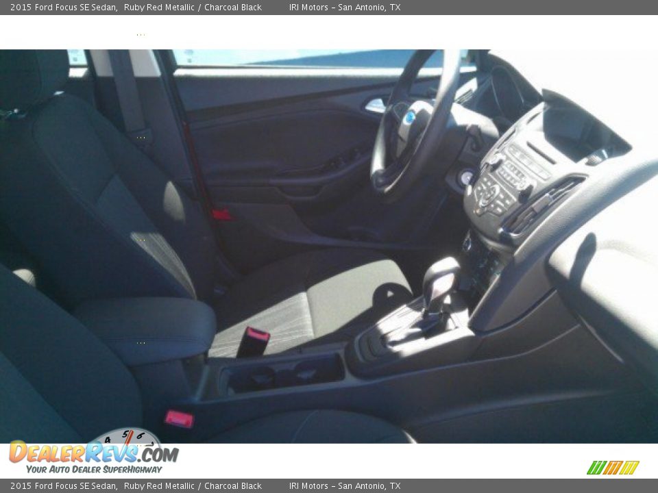 2015 Ford Focus SE Sedan Ruby Red Metallic / Charcoal Black Photo #19