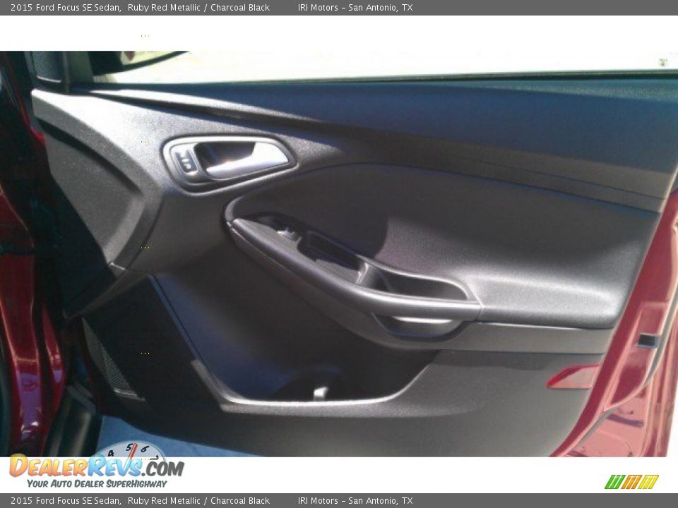 2015 Ford Focus SE Sedan Ruby Red Metallic / Charcoal Black Photo #25