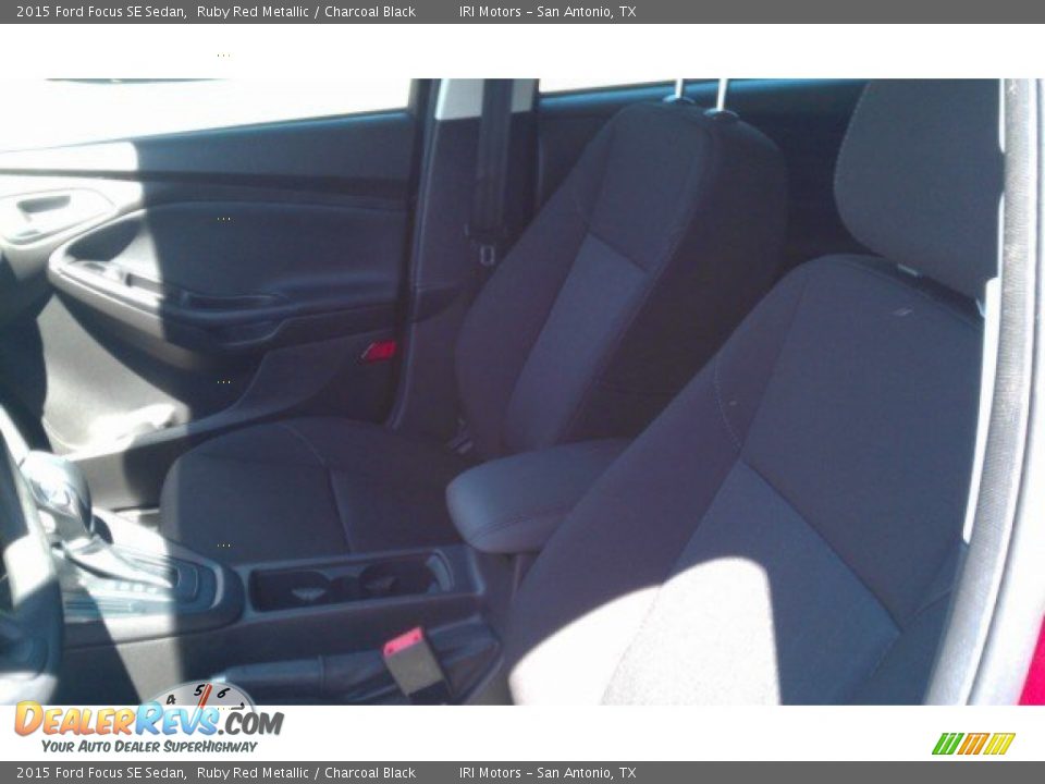 2015 Ford Focus SE Sedan Ruby Red Metallic / Charcoal Black Photo #28