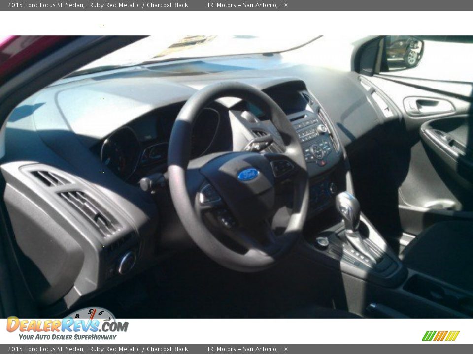 2015 Ford Focus SE Sedan Ruby Red Metallic / Charcoal Black Photo #29
