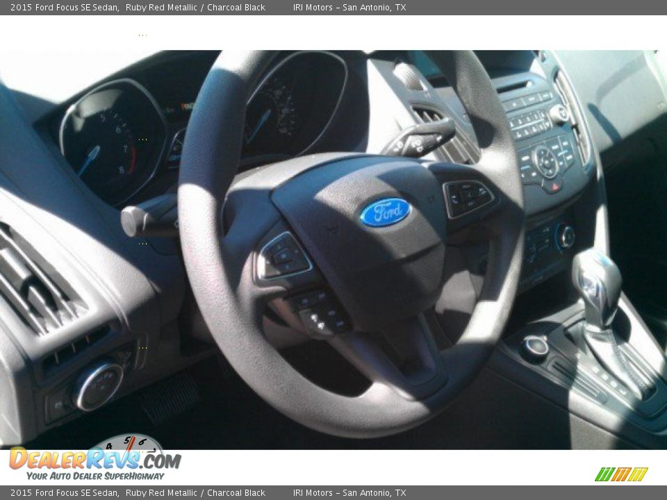 2015 Ford Focus SE Sedan Ruby Red Metallic / Charcoal Black Photo #30