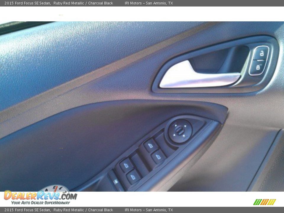 2015 Ford Focus SE Sedan Ruby Red Metallic / Charcoal Black Photo #32