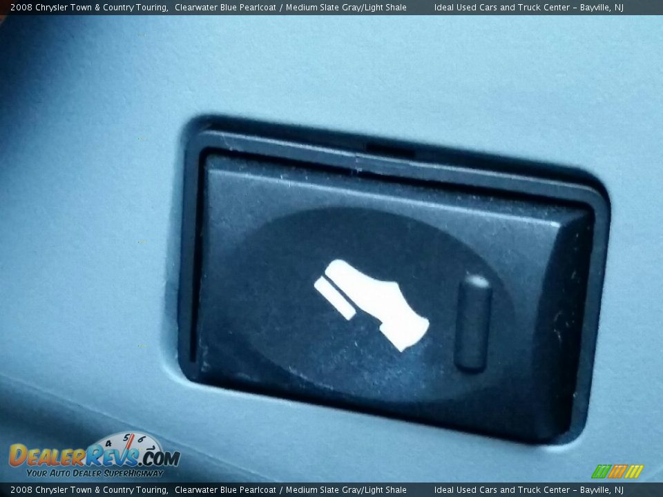 2008 Chrysler Town & Country Touring Clearwater Blue Pearlcoat / Medium Slate Gray/Light Shale Photo #18