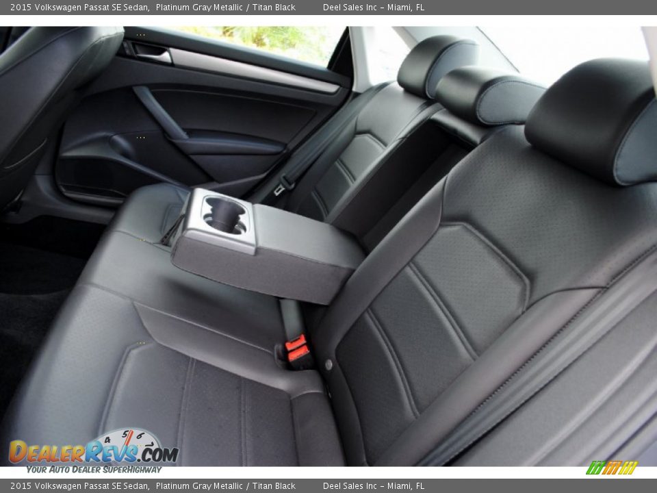 2015 Volkswagen Passat SE Sedan Platinum Gray Metallic / Titan Black Photo #12