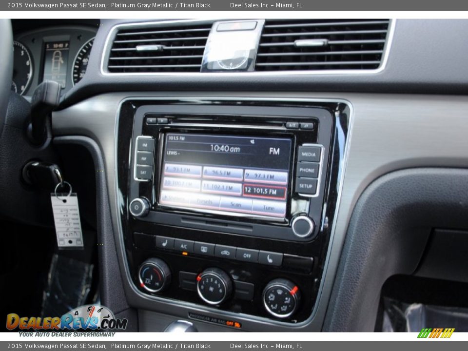 Controls of 2015 Volkswagen Passat SE Sedan Photo #18