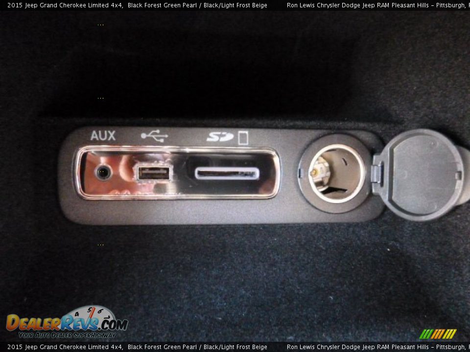 2015 Jeep Grand Cherokee Limited 4x4 Black Forest Green Pearl / Black/Light Frost Beige Photo #18
