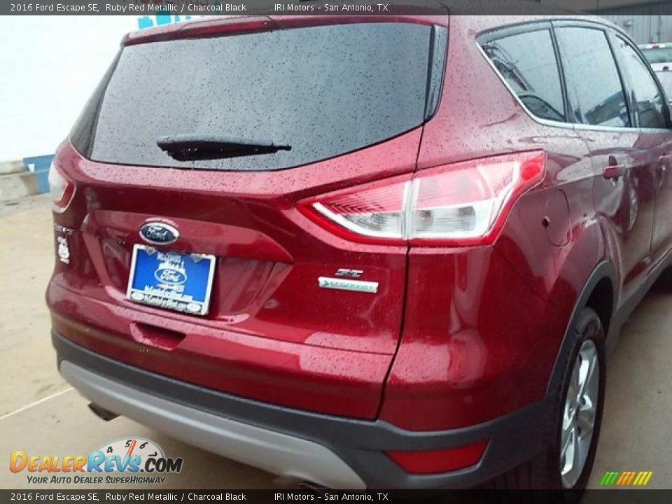 2016 Ford Escape SE Ruby Red Metallic / Charcoal Black Photo #8