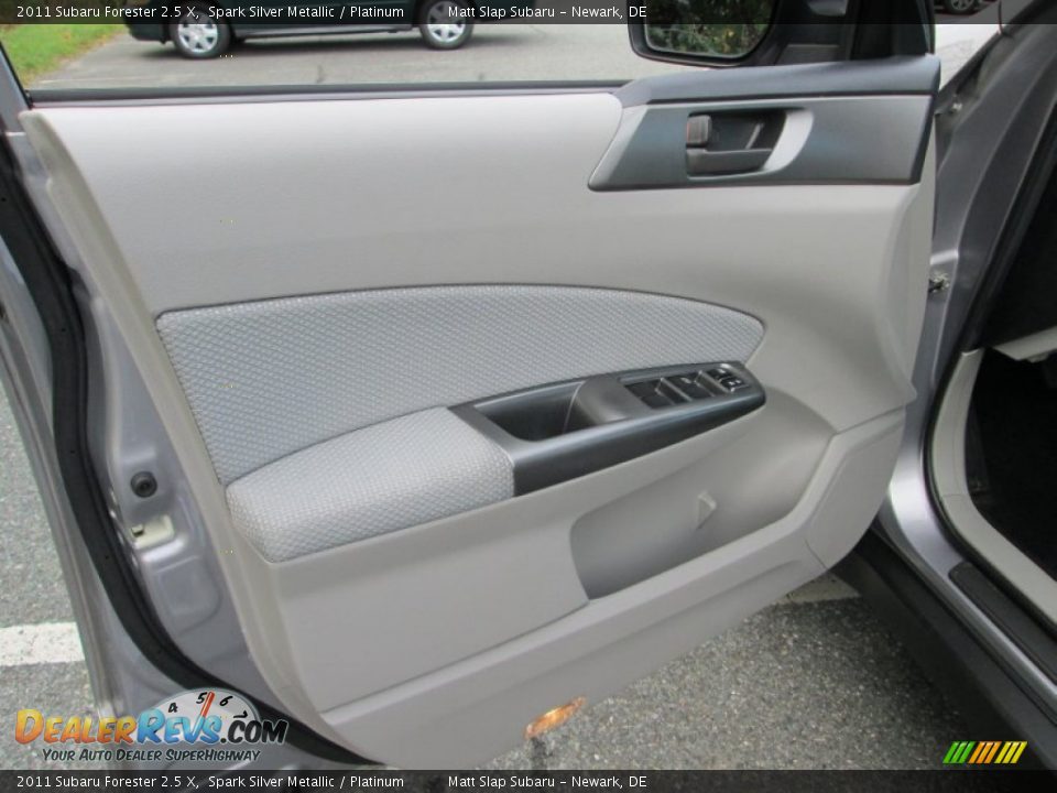 2011 Subaru Forester 2.5 X Spark Silver Metallic / Platinum Photo #13