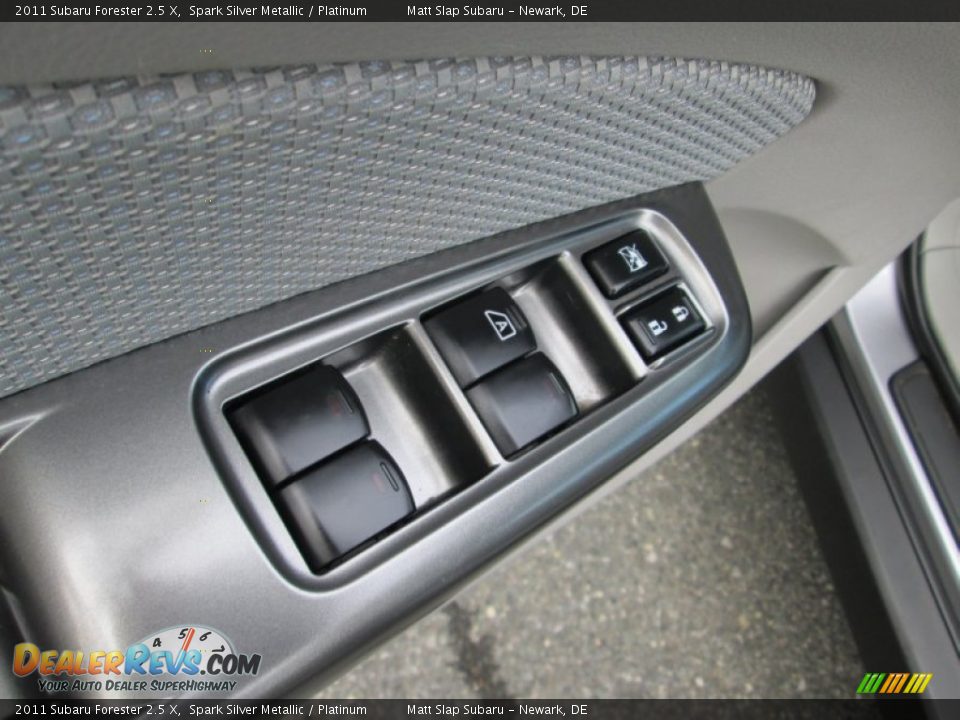 2011 Subaru Forester 2.5 X Spark Silver Metallic / Platinum Photo #14