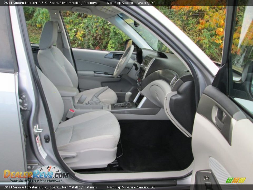 2011 Subaru Forester 2.5 X Spark Silver Metallic / Platinum Photo #17