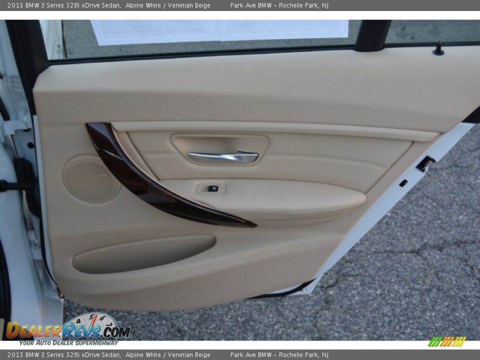 2013 BMW 3 Series 328i xDrive Sedan Alpine White / Venetian Beige Photo #24